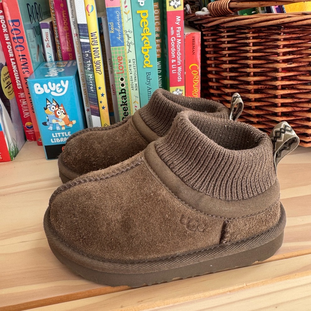 UGG Classic Ultra Stretch Cuff Slipper
Hickory